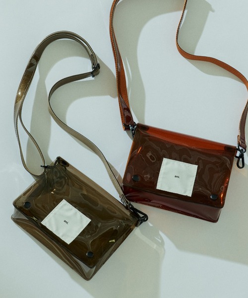 Daily russet（デイリー ラシット）の「【ani.】 PVCフラップショルダーバッグ（ショルダーバッグ・レディース・ブラック/ブラウン/グレー・FREE）」の5枚目の写真