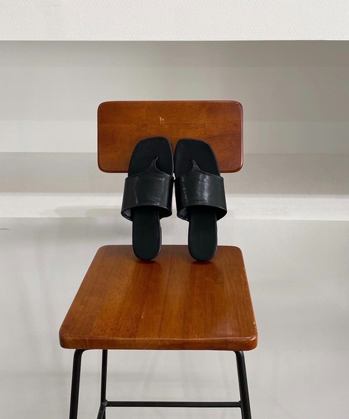 lawgy（ラウジー）の「flat tong sandal（サンダル・レディース・ブラック/ベージュ/ブラウン・S/M/L）」の2枚目の写真