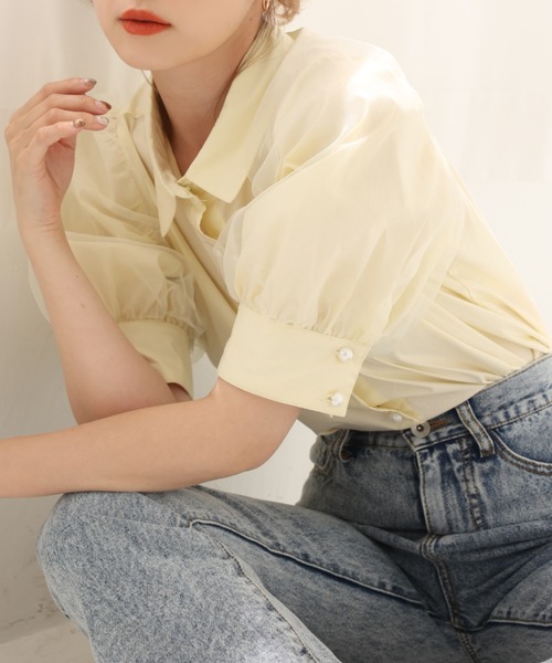 one after another NICE CLAUP(ワンアフターアナザーナイスクラップ)の「袖チュールパールボタンブラウス(シャツ/ブラウス・レディース・オフホワイト/ブラック/ネイビー系/レモンイエロー・FREE)」の4枚目の写真