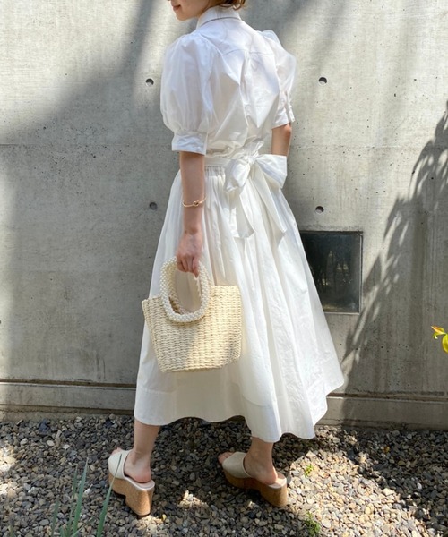 one after another NICE CLAUP(ワンアフターアナザーナイスクラップ)の「袖チュールパールボタンブラウス(シャツ/ブラウス・レディース・オフホワイト/ブラック/ネイビー系/レモンイエロー・FREE)」の6枚目の写真