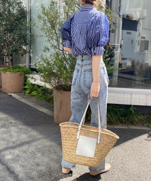 one after another NICE CLAUP(ワンアフターアナザーナイスクラップ)の「袖チュールパールボタンブラウス(シャツ/ブラウス・レディース・オフホワイト/ブラック/ネイビー系/レモンイエロー・FREE)」の10枚目の写真