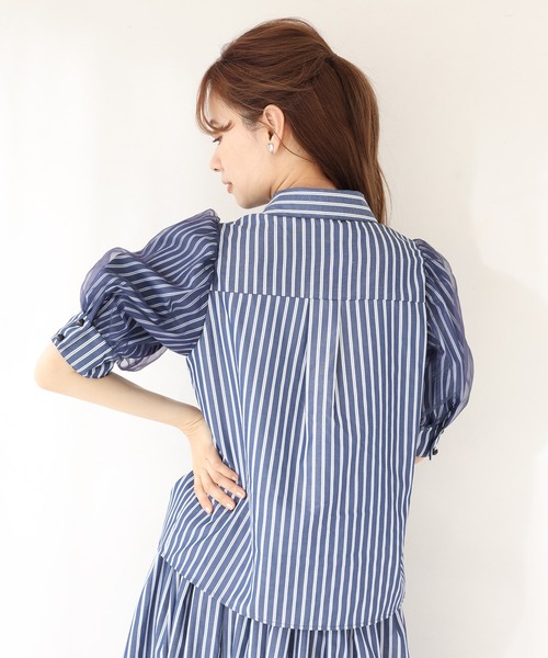 one after another NICE CLAUP(ワンアフターアナザーナイスクラップ)の「袖チュールパールボタンブラウス(シャツ/ブラウス・レディース・オフホワイト/ブラック/ネイビー系/レモンイエロー・FREE)」の11枚目の写真
