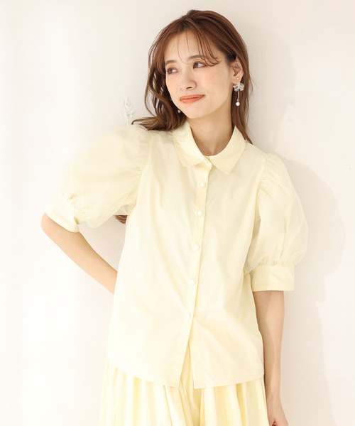 one after another NICE CLAUP(ワンアフターアナザーナイスクラップ)の「袖チュールパールボタンブラウス(シャツ/ブラウス・レディース・オフホワイト/ブラック/ネイビー系/レモンイエロー・FREE)」の5枚目の写真