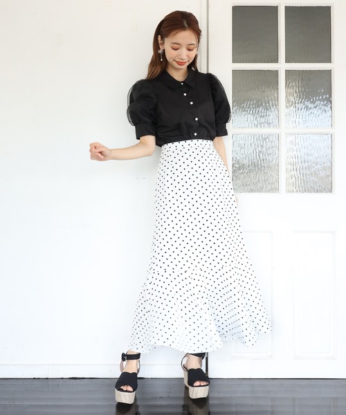 one after another NICE CLAUP(ワンアフターアナザーナイスクラップ)の「袖チュールパールボタンブラウス(シャツ/ブラウス・レディース・オフホワイト/ブラック/ネイビー系/レモンイエロー・FREE)」の17枚目の写真