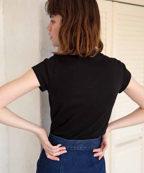 mangata(モンガータ)の「High neck tee(Tシャツ/カットソー・レディース・ホワイト/ブラック・FREE)」の4枚目の写真