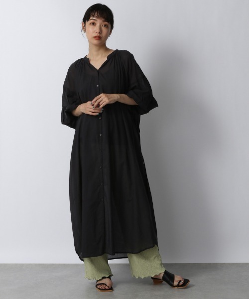 LOWRYS FARM（ローリーズファーム）の「ソデボリュームボイルワンピース　952215（ワンピース・レディース・オフホワイト/ブラック/ダークブラウン/ブルー/イエロー・FREE）」の2枚目の写真