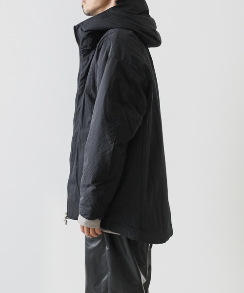 ATTACHMENT（アタッチメント）の「C/NY TYPEWRIGHTER CLOTH HOODED DOWN COAT（ダウンジャケット/コート・メンズ・ライトグレー/ブラック・2/1/3）」の8枚目の写真