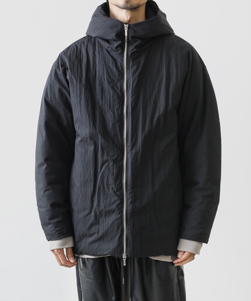 ATTACHMENT（アタッチメント）の「C/NY TYPEWRIGHTER CLOTH HOODED DOWN COAT（ダウンジャケット/コート・メンズ・ライトグレー/ブラック・2/1/3）」の6枚目の写真