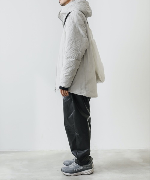 ATTACHMENT（アタッチメント）の「C/NY TYPEWRIGHTER CLOTH HOODED DOWN COAT（ダウンジャケット/コート・メンズ・ライトグレー/ブラック・2/1/3）」の22枚目の写真
