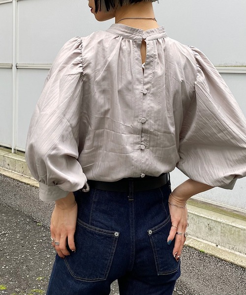 PAGEBOY（ページボーイ）の「ボリュームスリーブブラウス2（シャツ/ブラウス・レディース・オフホワイト/ブラック/ブラウン系その他/ベージュ系その他/オリーブ・FREE）」の5枚目の写真