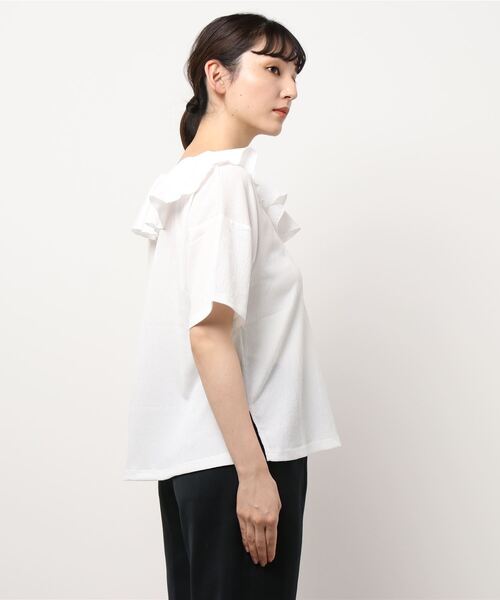 ehka sopo（エヘカソポ）の「カット楊柳ラッフル衿プルオーバー（Tシャツ/カットソー・レディース・オフホワイト/ブラック/サックスブルー・ﾌﾘ-）」の5枚目の写真