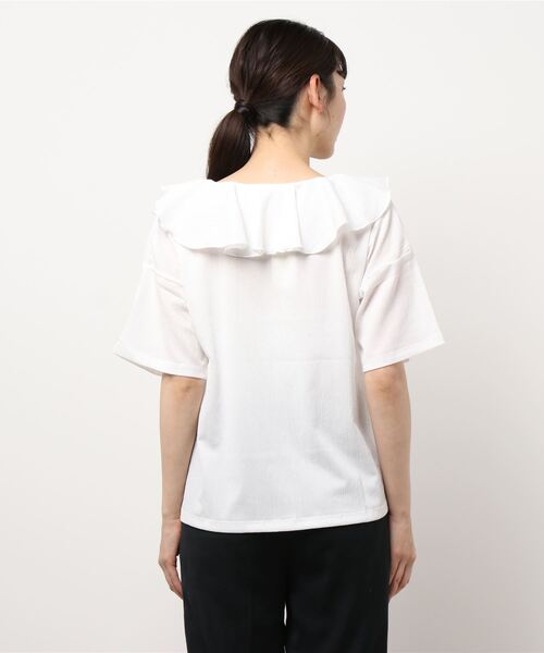 ehka sopo（エヘカソポ）の「カット楊柳ラッフル衿プルオーバー（Tシャツ/カットソー・レディース・オフホワイト/ブラック/サックスブルー・ﾌﾘ-）」の4枚目の写真