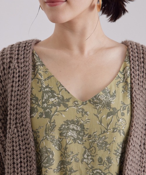 SALON adam et rope'（サロン アダム エ ロペ）の「<春まで使える>ローゲージ袖ボリュームニットカーディガン（カーディガン/ボレロ・レディース・チャコールグレー/ブラウン/オフホワイト・FREE）」の14枚目の写真