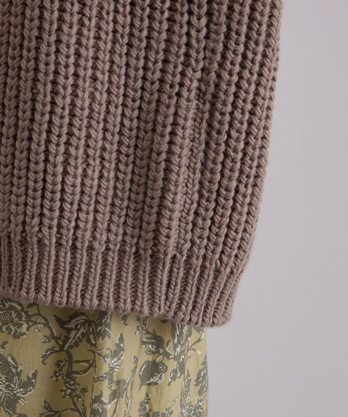 SALON adam et rope'（サロン アダム エ ロペ）の「<春まで使える>ローゲージ袖ボリュームニットカーディガン（カーディガン/ボレロ・レディース・チャコールグレー/ブラウン/オフホワイト・FREE）」の21枚目の写真