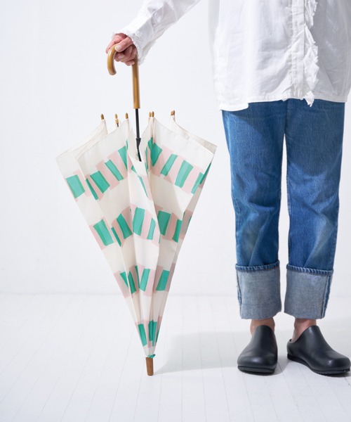 392 plusm（サンキューニプリュスエム）の「Umbrella Long 60 - cellophane - 790176（長傘・レディース・ピンク/ブルー/イエロー・60cm）」の7枚目の写真