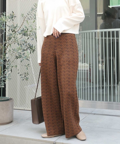 CORNERS（コーナーズ）の「ジオメトリック柄ジャガードニットスラックスパンツ（その他パンツ・レディース・ブラック/ブラウン/カーキ/ブルー・FREE）」の3枚目の写真