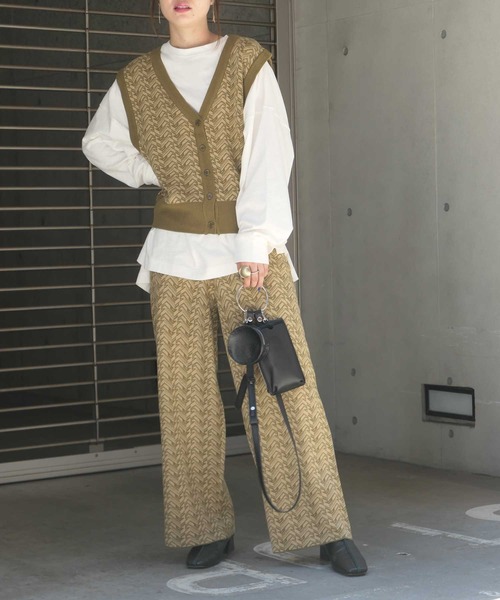 CORNERS（コーナーズ）の「ジオメトリック柄ジャガードニットスラックスパンツ（その他パンツ・レディース・ブラック/ブラウン/カーキ/ブルー・FREE）」の4枚目の写真
