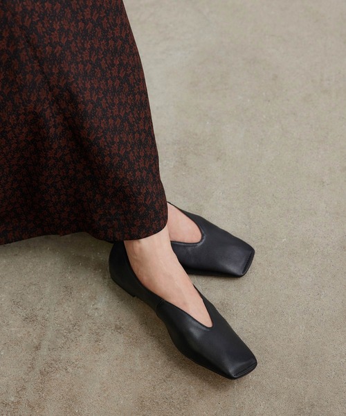 ROPE'（ロペ）の「ソフトスクエアカッターシューズ（パンプス・レディース・ホワイト/ブラック/パープル系その他・36/37/36.5/37.5/35.5）」の2枚目の写真