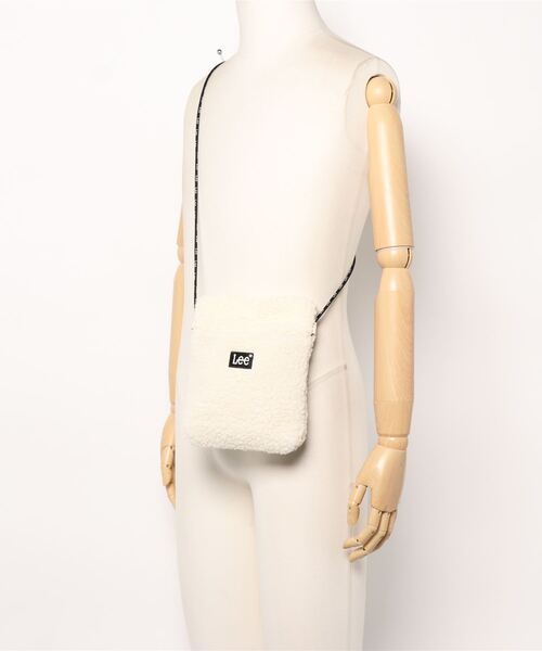 Lee（リー）の「【Lee】ボアロゴミニショルダーバッグ（ショルダーバッグ・レディース・キナリ/ダークグレー・ONE SIZE）」の4枚目の写真