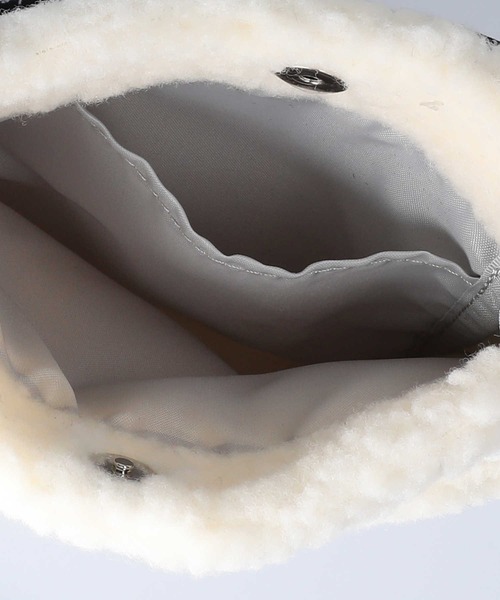 Lee（リー）の「【Lee】ボアロゴミニショルダーバッグ（ショルダーバッグ・レディース・キナリ/ダークグレー・ONE SIZE）」の12枚目の写真