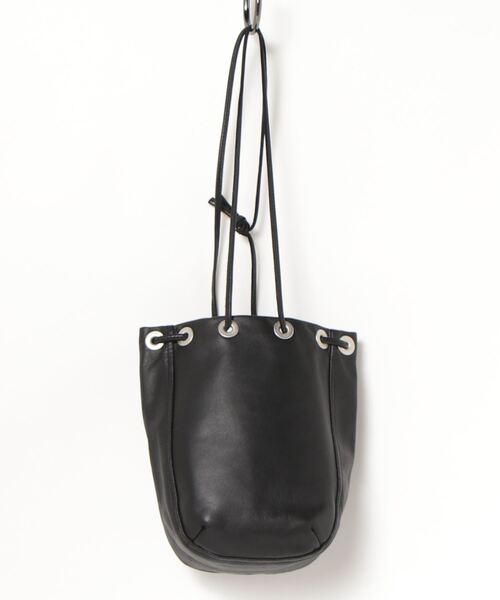 hobo（ホーボー）の「【hobo / ホーボー】DRAWSTRING POUCH COW LEATHER（ハンドバッグ・メンズ・ブラック/ホワイト・FREE）」の4枚目の写真