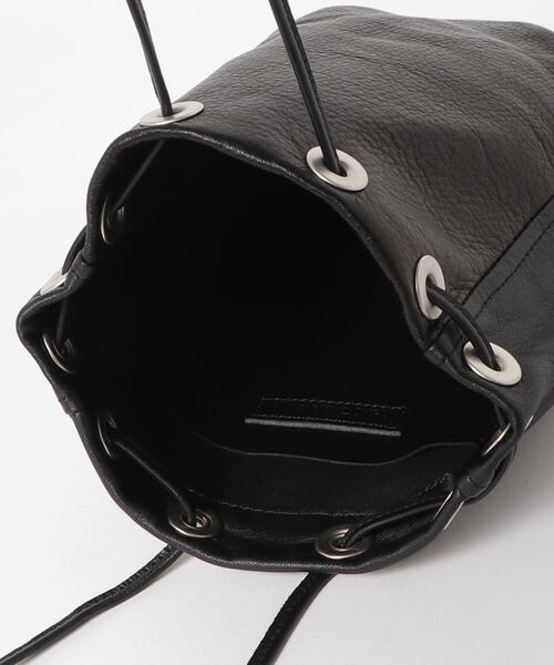 hobo（ホーボー）の「【hobo / ホーボー】DRAWSTRING POUCH COW LEATHER（ハンドバッグ・メンズ・ブラック/ホワイト・FREE）」の3枚目の写真