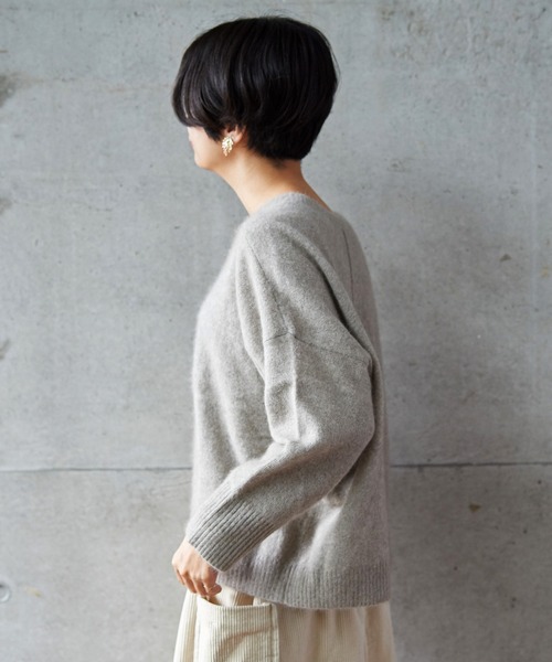 aimer le mieux(エメルミュー)の「aimer ラクーン混 Vネックプルオーバー(ニット/セーター・レディース・ベージュ/グリーン/ブラウン・FREE)」の18枚目の写真