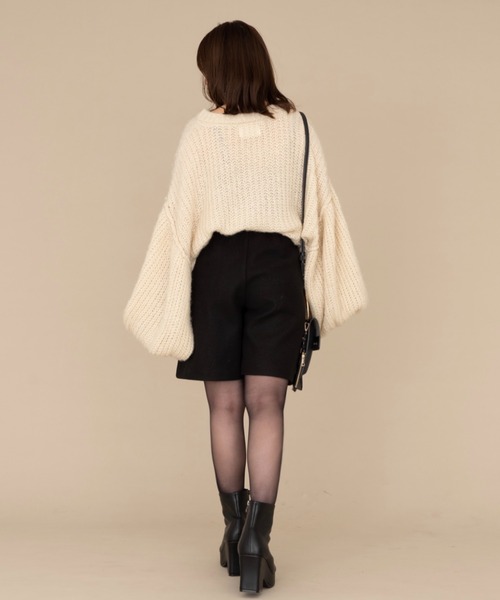 NEUNA（ヌナ）の「ニュアンスカラーモヘアライクボリュームスリーブニット（ニット/セーター・レディース・ブラック/グリーン/アイボリー・FREE）」の6枚目の写真