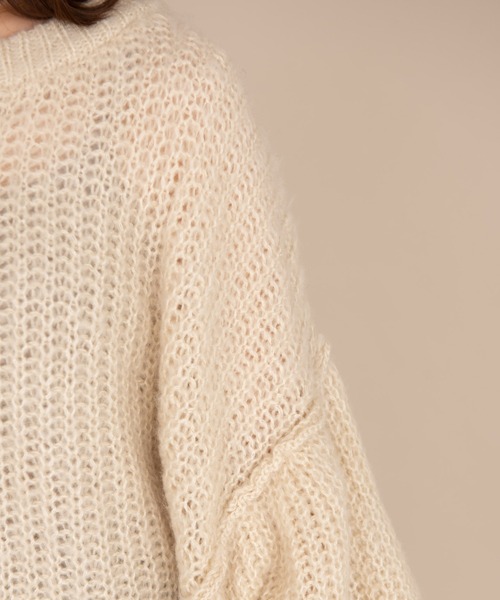 NEUNA（ヌナ）の「ニュアンスカラーモヘアライクボリュームスリーブニット（ニット/セーター・レディース・ブラック/グリーン/アイボリー・FREE）」の9枚目の写真