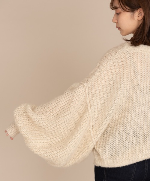 NEUNA（ヌナ）の「ニュアンスカラーモヘアライクボリュームスリーブ