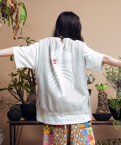 masterkey（マスターキー）の「masterkey マスターキー / FLYING-B ボーンズ柄ジャガードニットベスト / MK22S-K-10（ベスト・メンズ・ベージュ/インディゴブルー・2/1）」の2枚目の写真