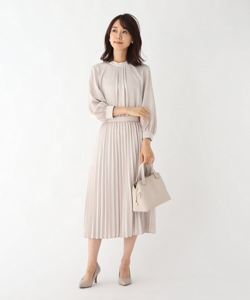 OPAQUE.CLIP（オペークドットクリップ）の「◆DELEGANTサテンプリーツワンピース【WEB限定サイズ】（ワンピース・レディース・ライトベージュ/ネイビー・36/40/34/38/42）」の4枚目の写真