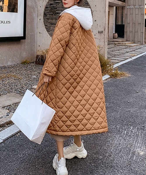 Primazel(プリマゼル)の「フード付き キルティング コート(その他アウター・レディース・ブラック/キャメル・M)」の10枚目の写真