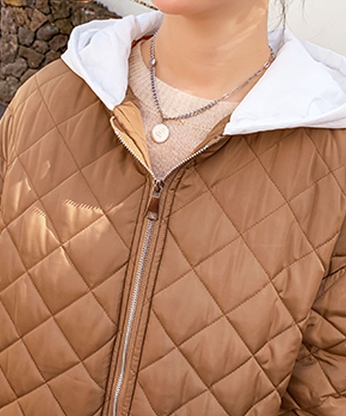 Primazel(プリマゼル)の「フード付き キルティング コート(その他アウター・レディース・ブラック/キャメル・M)」の7枚目の写真