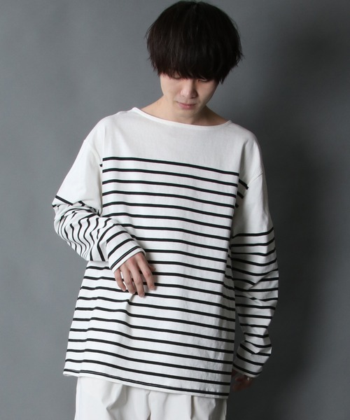 SITRY（シトリー）の「Panel border Loose silhouette boat neck T-shirt/パネルボーダー ルーズシルエット  ボートネック Ｔシャツ（Tシャツ/カットソー・メンズ・ブラック/レッド/ブルー/グリーン/ブラック系その他/ブルー系その他・M/L）」の2枚目の写真