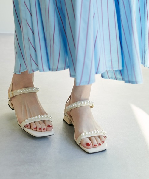 natural couture（ナチュラルクチュール）の「パールストラップサンダル（サンダル・レディース・ブラック/ベージュ/アイボリー・MEDIUM/LARGE）」の4枚目の写真