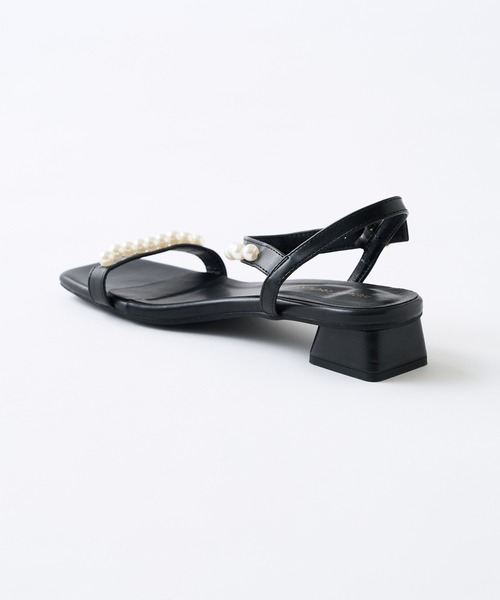 natural couture（ナチュラルクチュール）の「パールストラップサンダル（サンダル・レディース・ブラック/ベージュ/アイボリー・MEDIUM/LARGE）」の5枚目の写真