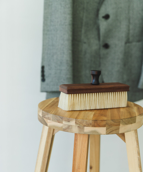 URBAN RESEARCH DOORS（アーバンリサーチドアーズ）の「『WEB/一部店舗限定』Shoji Works　四角い馬毛の洋服ブラシ（インテリア雑貨・レディース・その他1・-）」の2枚目の写真