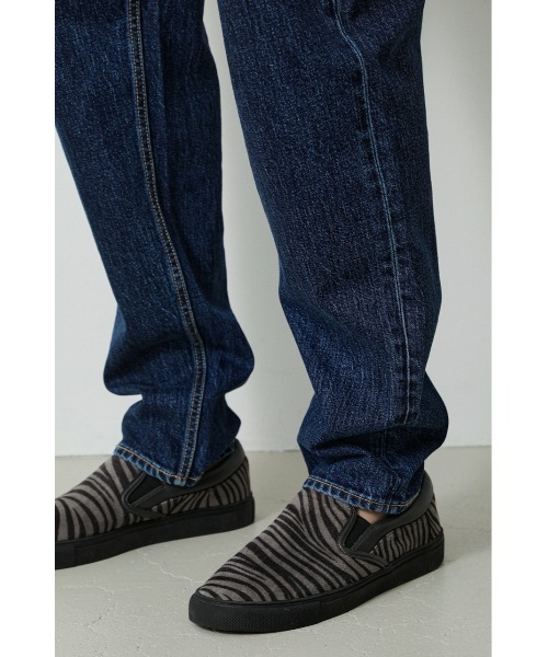 AZUL by moussy(アズールバイマウジー)の「WASHED LOOSE DENIM/ウォッシュドルースデニム(デニムパンツ・メンズ・ブルー/ライトブラック・SMALL/MEDIUM/LARGE)」の3枚目の写真