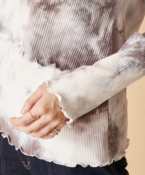 A de a.v.v(アードアー・ヴェ・ヴェ)の「タイダイ柄テレコセット(Tシャツ/カットソー・レディース・ベージュ/ライトグレー・36/38)」の4枚目の写真