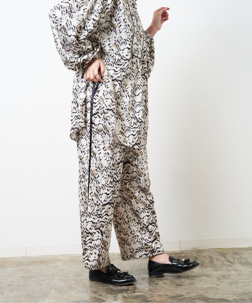 HERENCIA(ヘレンチア)の「アニマル風 プリント クルミボタン ブラウス(シャツ/ブラウス・レディース・ベージュ系その他/ホワイト系その他・MEDIUM)」の20枚目の写真