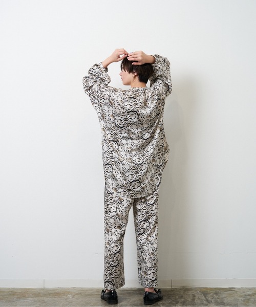 HERENCIA(ヘレンチア)の「アニマル風 プリント クルミボタン ブラウス(シャツ/ブラウス・レディース・ベージュ系その他/ホワイト系その他・MEDIUM)」の15枚目の写真