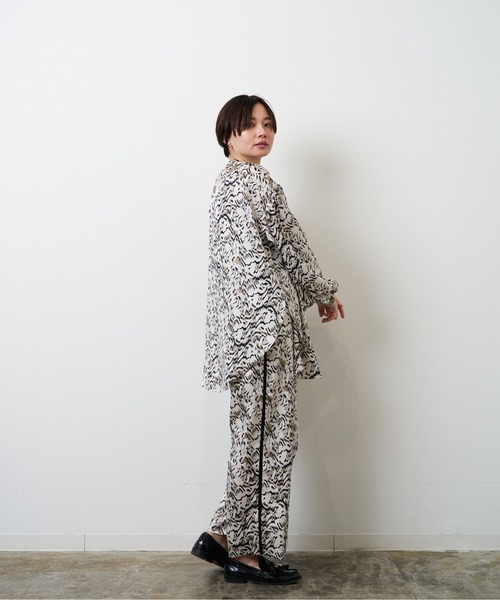 HERENCIA(ヘレンチア)の「アニマル風 プリント クルミボタン ブラウス(シャツ/ブラウス・レディース・ベージュ系その他/ホワイト系その他・MEDIUM)」の18枚目の写真