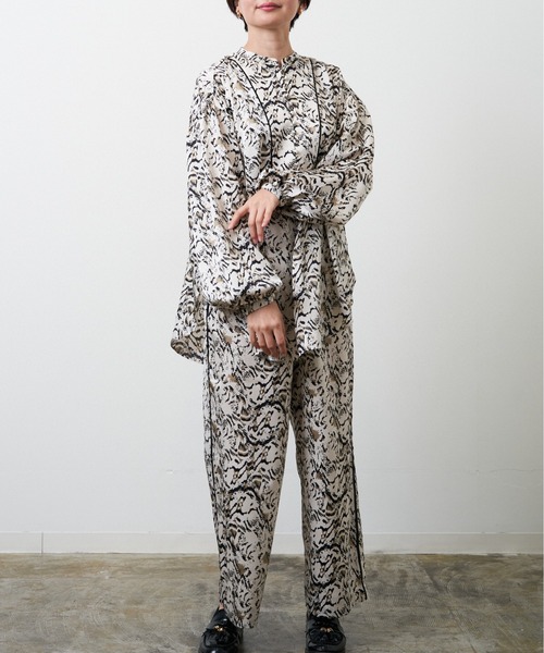 HERENCIA(ヘレンチア)の「アニマル風 プリント クルミボタン ブラウス(シャツ/ブラウス・レディース・ベージュ系その他/ホワイト系その他・MEDIUM)」の22枚目の写真