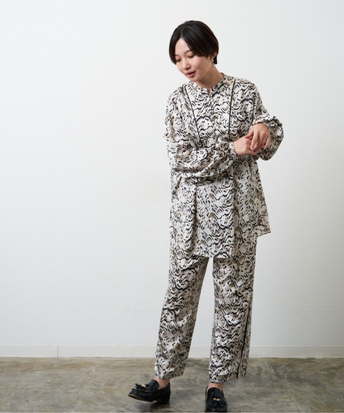 HERENCIA(ヘレンチア)の「アニマル風 プリント クルミボタン ブラウス(シャツ/ブラウス・レディース・ベージュ系その他/ホワイト系その他・MEDIUM)」の12枚目の写真