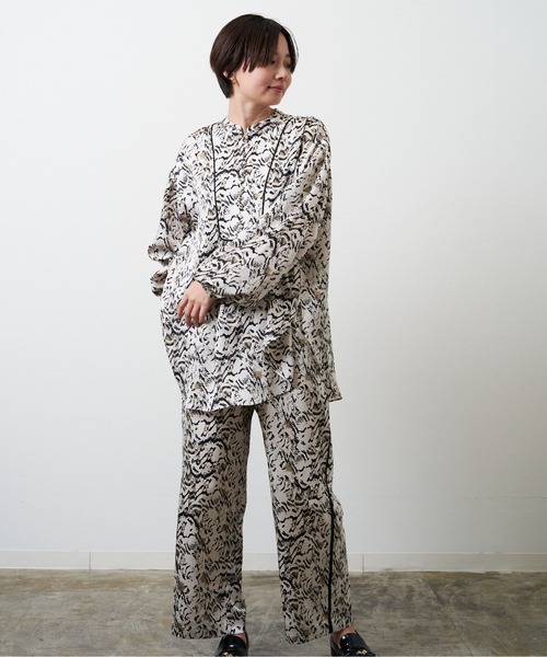 HERENCIA(ヘレンチア)の「アニマル風 プリント クルミボタン ブラウス(シャツ/ブラウス・レディース・ベージュ系その他/ホワイト系その他・MEDIUM)」の10枚目の写真