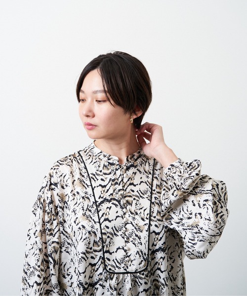 HERENCIA(ヘレンチア)の「アニマル風 プリント クルミボタン ブラウス(シャツ/ブラウス・レディース・ベージュ系その他/ホワイト系その他・MEDIUM)」の11枚目の写真