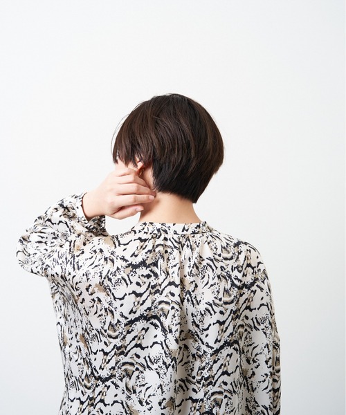 HERENCIA(ヘレンチア)の「アニマル風 プリント クルミボタン ブラウス(シャツ/ブラウス・レディース・ベージュ系その他/ホワイト系その他・MEDIUM)」の16枚目の写真