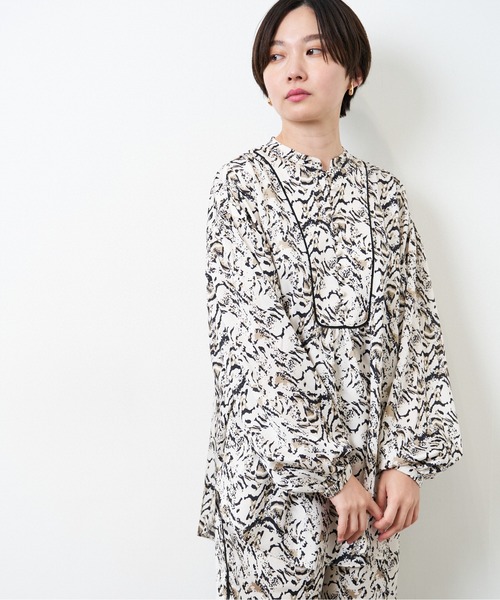 HERENCIA(ヘレンチア)の「アニマル風 プリント クルミボタン ブラウス(シャツ/ブラウス・レディース・ベージュ系その他/ホワイト系その他・MEDIUM)」の21枚目の写真