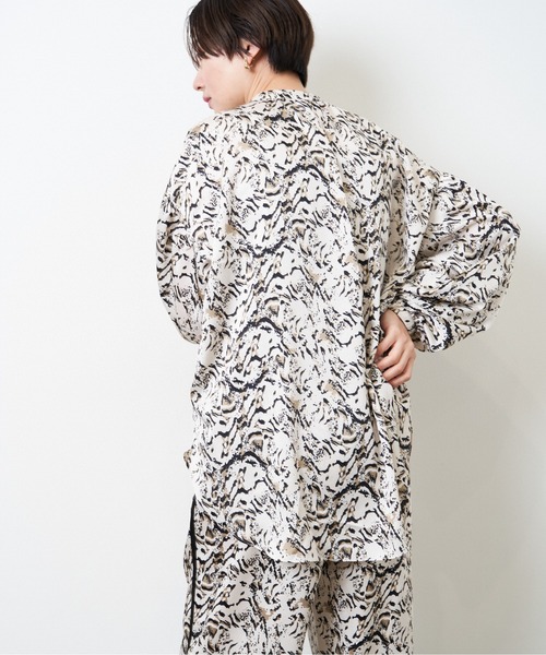 HERENCIA(ヘレンチア)の「アニマル風 プリント クルミボタン ブラウス(シャツ/ブラウス・レディース・ベージュ系その他/ホワイト系その他・MEDIUM)」の14枚目の写真